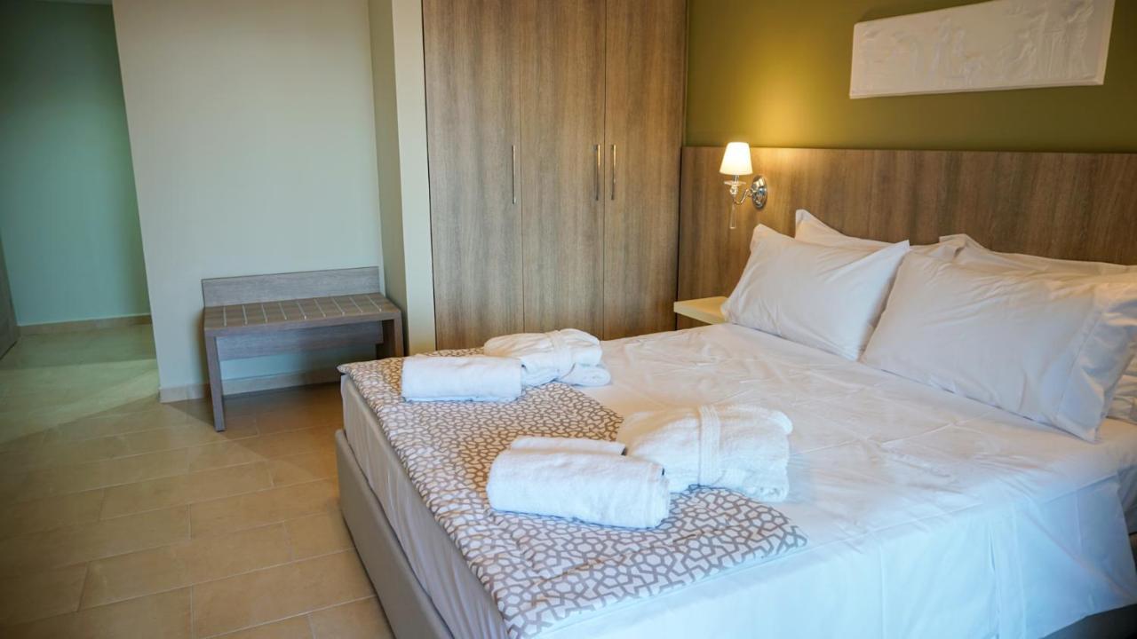 Agnes Deluxe Hotel ペフコホリ エクステリア 写真